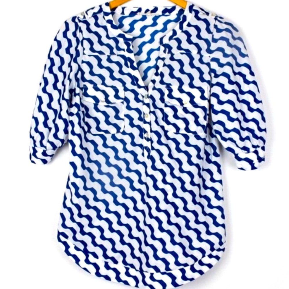 41 Hawthorn size Small blue and white patterned blouse